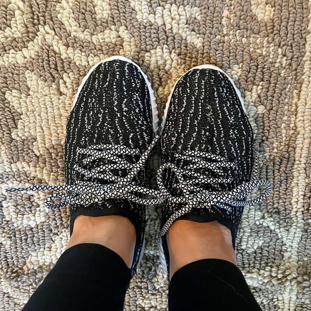 Black and white mesh sneaker size 6